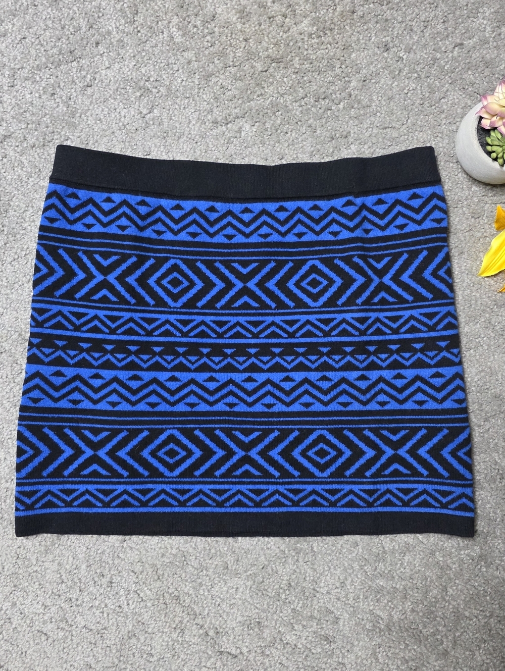 Forever 21 Stretch Tribal Print Mini Skirt Blue and Black Size S